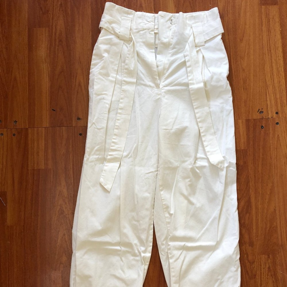 H&M Capris Tie-Waist White